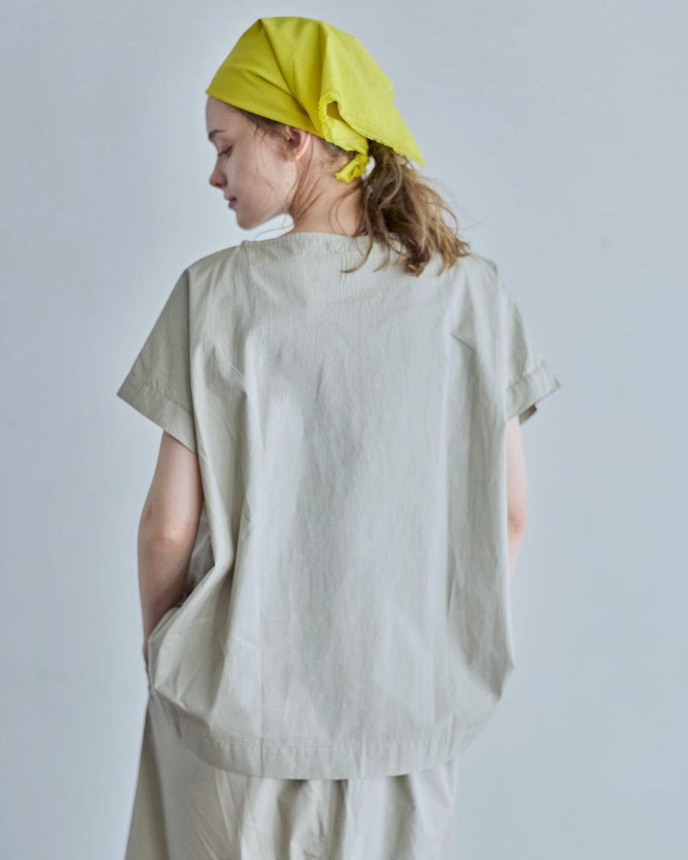 Thaili Top: Plaza Taupe