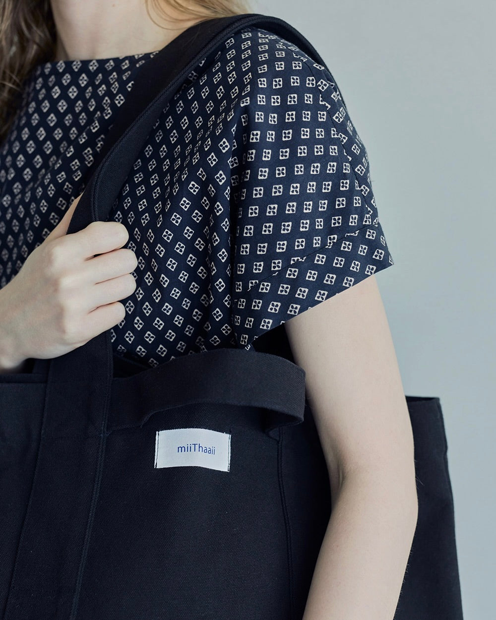 Tokri Bag: Black