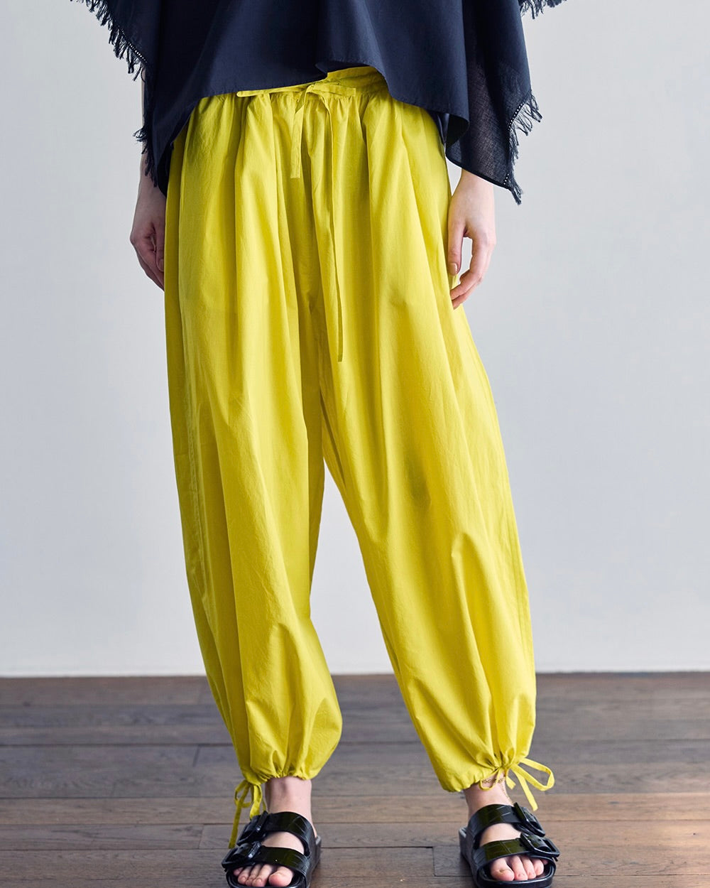 Terri Pant: Yellow